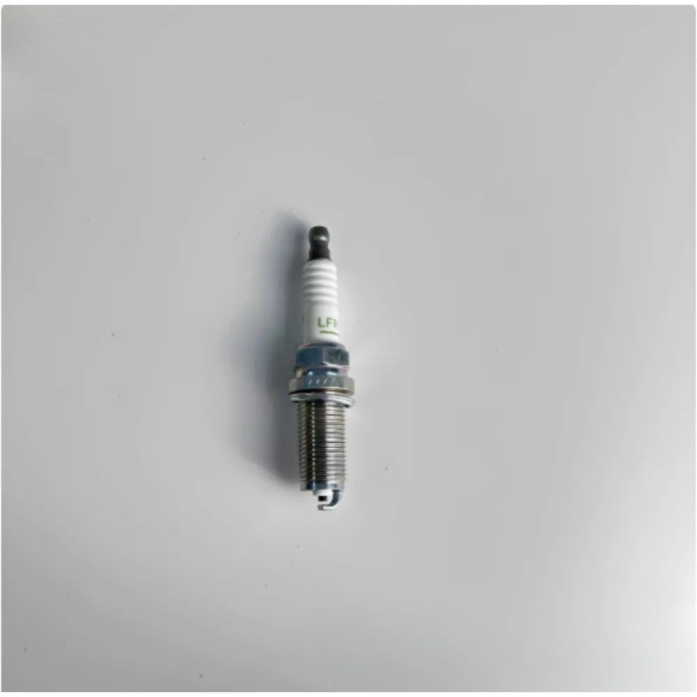 Spark plugs are suitable for Dongfeng Peugeot Peugeot 206 Geely Panda LFR6A