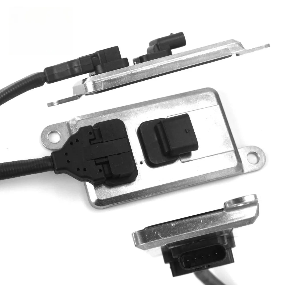 NOx SensorNitrogen Oxygen Sensor for IVECO 24V Truck 5801777219 5WK96720AReplacement PartsReady to Ship